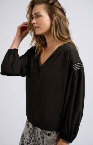 Chemisier YAYA Woven top with V-neck, long sleeves and shoulder details Femme Noir | QYELAWT-35
